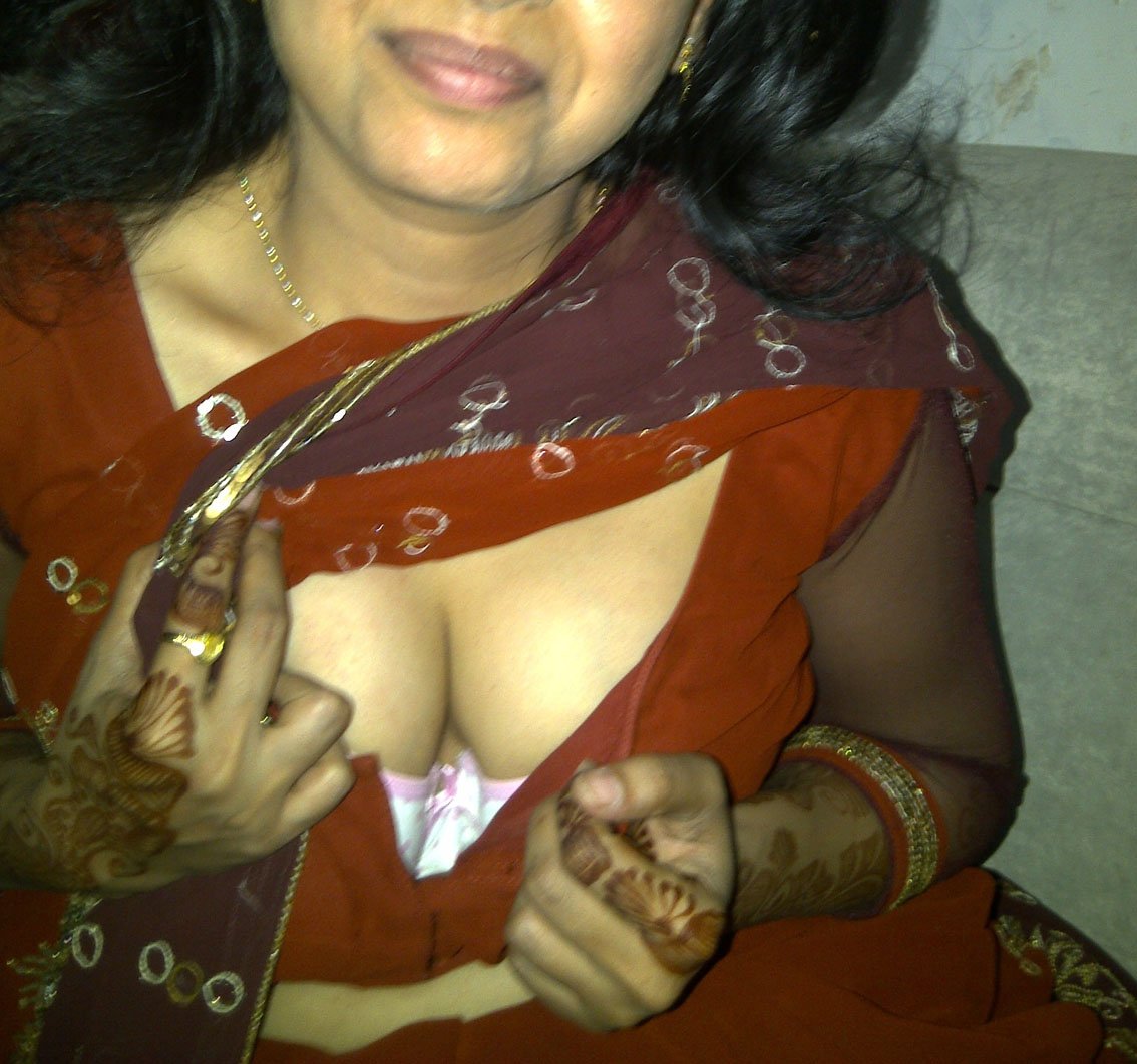 Saree aunty nude